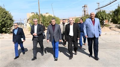 وزير الإنتاج الحربي يقوم بجولة مفاجئة في شركة أبو زعبل للكيماويات لمتابعة سير العمل والتأكد من الالتزام بالمعايير الأمنية