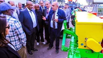 وزير الزراعة النيجيري يشيد بالمشروعات الزراعية والبحثية في كفر الشيخ والغربية