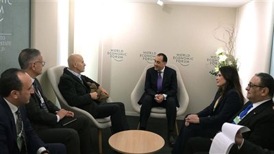 رئيس الوزراء في دافوس: تعاون مصري مع “إيني” لاستئناف الحفر بحقل “ظُهر” وزيادة إنتاج الغاز لدعم قطاع الطاقة