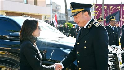 محافظ البحيرة تحتفل بعيد الشرطة الـ73 بوضع أكاليل الزهور وتكريم رجال الأمن لدورهم البطولي في حماية الوطن واستقراره