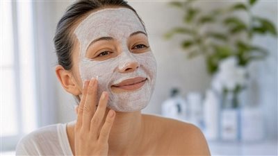 كيف تؤثر عاداتك اليومية على شباب بشرتك ونضارتها