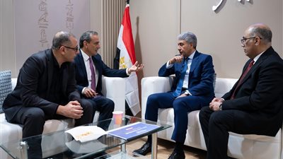 وزير السياحة والآثار يعزز التعاون السياحي مع السوق الإسباني وأمريكا اللاتينية في FITUR2025  