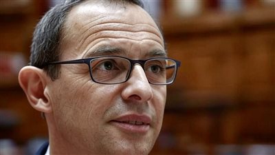 مشروع قانون جديد لتشديد شروط تنظيم المهاجرين يثير جدلاً واسعاً بين الحكومة وأحزاب المعارضة في فرنسا