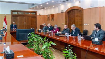 وزير الموارد المائية يتابع تحصيل مستحقات الوزارة ويضع رؤية لتحسين المنظومة