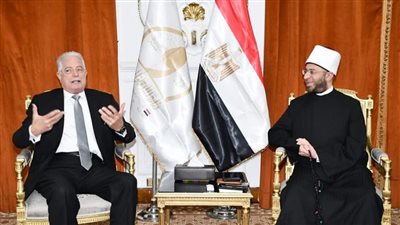 وزير الأوقاف يشيد بإنجازات مستشار رئيس الجمهورية للتنمية الإدارية ويثني على التعاون المشترك في خدمة الوطن