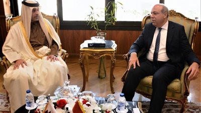 وزيرا الطيران المصري والقطري يناقشان تعزيز التعاون المشترك في قطاع الطيران المدني