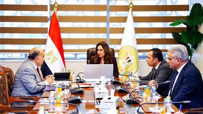 وزيرة التنمية المحلية تتابع جهود شركة 