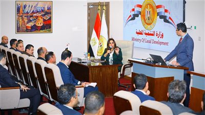وزيرة التنمية المحلية تعقد حوارًا مفتوحًا مع خريجي برنامج 