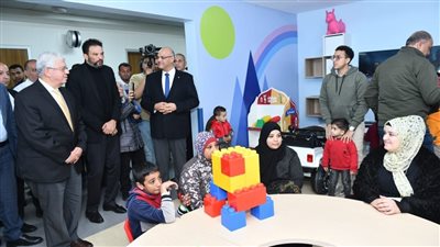 وزير التعليم العالي ومحافظ القليوبية يتفقدان مصابي غزة بمستشفى الناس الخيري ويشيدان بمستوى الرعاية الطبية