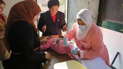 نائب وزير الصحة تتفقد وحدة طب أسرة سقارة في إطار الخطة العاجلة لتحسين الخصائص السكانية
