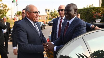 رئيس كينيا يزور الهيئة العربية للتصنيع ويشيد بقدراتها التصنيعية