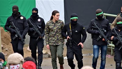 إسرائيل توقف الإفراج عن الأسرى الفلسطينيين بعد مشاهد الفوضى في خان يونس وسط غضب نتنياهو وتحذيراته