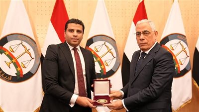 النائب العام يكرّم مفتشي الأوقاف لاجتيازهم برنامج “المعايشة المهنية”.. تعاون قضائي لتعزيز النزاهة المؤسسية