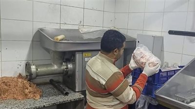 حملات رقابية موسعة في الجيزة تسفر عن ضبط 10.5 طن من اللحوم والدواجن الفاسدة.. إجراءات صارمة لحماية صحة المواطنين