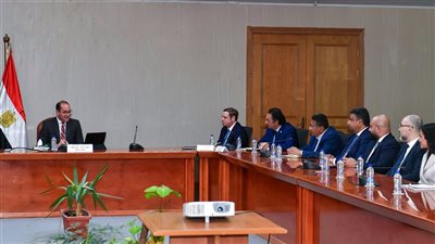 التوسع في التواصل مع القطاع الخاص وتحفيز الاستثمار.. وزير المالية: نعمل على تخفيض الرسوم والتسهيلات الضريبية لدفع عجلة النمو الاقتصادي وتحسين مؤشرات الدين والاستثمار