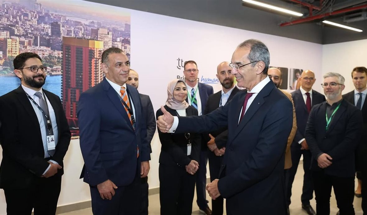 وزير الاتصالات يفتتح