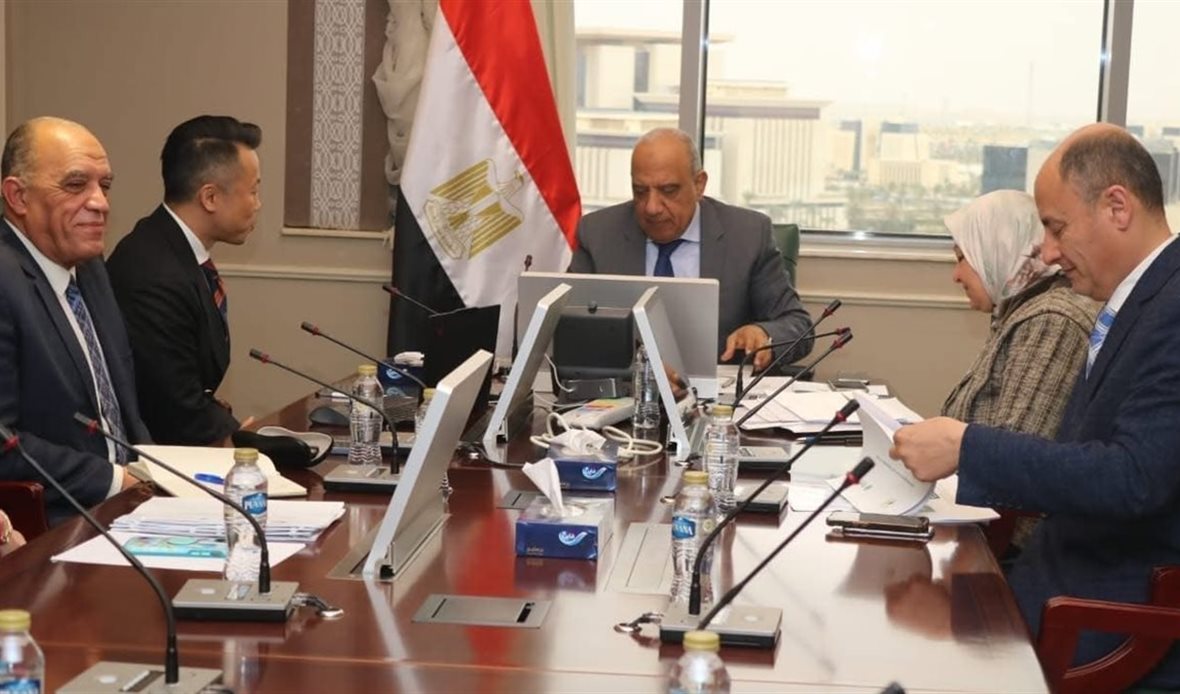 مباحثات وزير الكهرباء