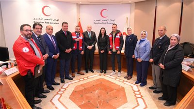 وزيرة التضامن الاجتماعي تكرم شابين لإنقاذهما 3 أطفال من حريق في فيصل وتؤكد دعم الهلال الأحمر المصري للأشقاء الفلسطينيين
