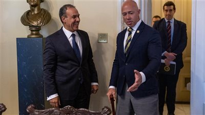 وزير الخارجية والهجرة يبحث مع رئيس لجنة الشئون الخارجية بالكونجرس تطورات الشرق الأوسط وتعزيز الشراكة الاستراتيجية