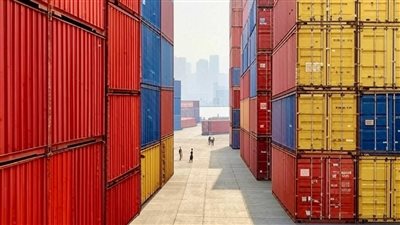 التصعيد التجاري بين الولايات المتحدة والصين: هل يشعل ترامب حربًا اقتصادية جديدة؟