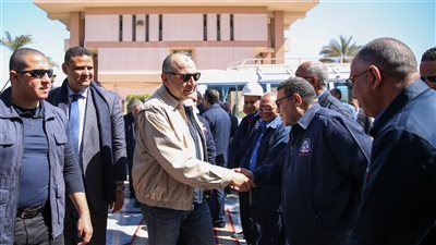 وزير قطاع الأعمال يتفقد 