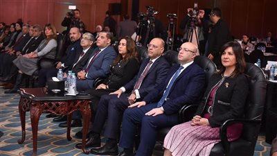 وزير العمل يشارك في مؤتمر 