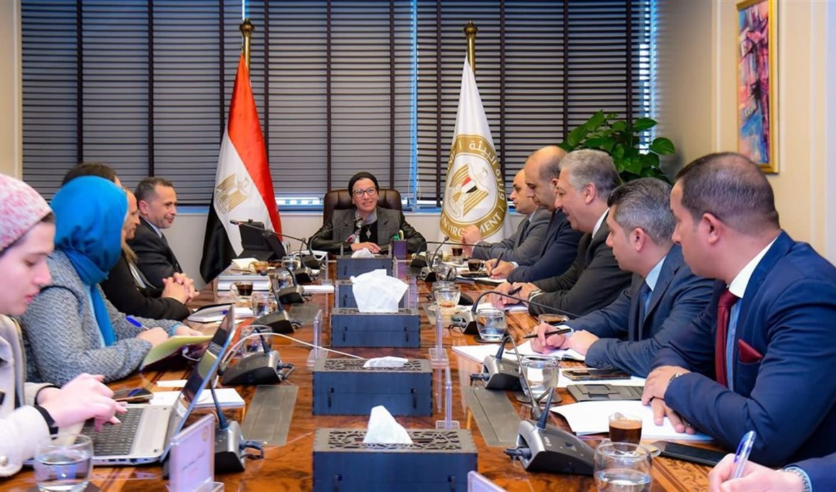 وزيرة البيئة تبحث