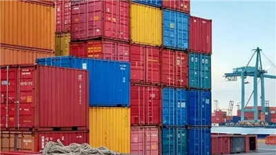 ترامب يفرض “رسومًا جمركية متبادلة” على الواردات لحماية الاقتصاد الأمريكي، وسط مخاوف من تصاعد التوترات التجارية وارتفاع الأسعار عالميًا