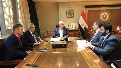 مصر وبريطانيا تعززان التعاون الأكاديمي: وزير التعليم العالي يلتقي وفد جامعة إيست إنجليا لبحث فرص الشراكة في البحث العلمي والتعليم