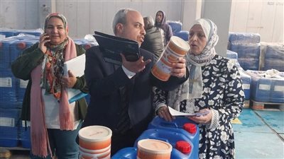 حملة تموينية بالعاشر من رمضان تضبط 7 أطنان من عسل الجلوكوز بدون فواتير و475 لترًا من مواد محلية منتهية الصلاحية