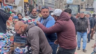 حملات مكثفة لإزالة التعديات والإشغالات بمدينة الزقازيق للحفاظ على الانضباط المروري وتحقيق السيولة في الشوارع
