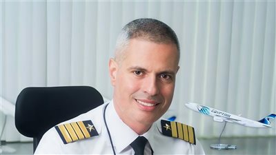 الطيار أحمد عادل رئيسًا تنفيذيًا لمصر للطيران للمرة الثانية.. مسيرة ٣٠ عامًا من الخبرة في مجال الطيران والتدريب الجوي والإدارة التنفيذية