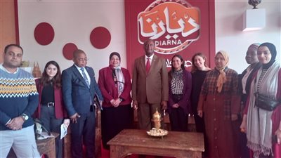 سفير الكونغو الديمقراطية يزور معرض «ديارنا للحرف اليدوية» ويشيد بجودة المنتجات والتراث المصري