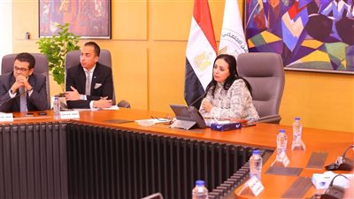 وزيرة التضامن الاجتماعي تترأس اجتماع اللجنة العليا للأسر البديلة الكافلة وتؤكد أهمية توفير بيئة أسرية آمنة ومستقرة للأطفال فاقدي الرعاية الأسرية