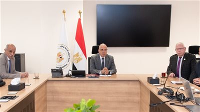 تسريع تنفيذ مشروعات الري والحماية من السيول.. وزير الموارد المائية والري يلتقي رئيس الشركة الوطنية للمقاولات