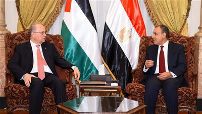 مصر تؤكد دعمها للسلطة الفلسطينية.. وزير الخارجية والهجرة يبحث مع رئيس الوزراء الفلسطيني مستجدات غزة والضفة الغربية