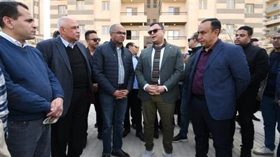 وزير الإسكان يتفقد مشروع 