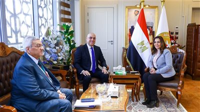 وزيرة التنمية المحلية تبحث مع رئيس حزب الجبهة الوطنية تعزيز التعاون ودعم التنمية في المحافظات