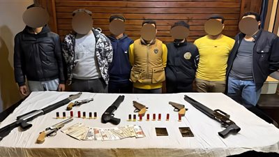 بعد إطلاق النار في الهواء بسبب خلافات جيرة في شبرا الخيمة،,, ضبط 7 أشخاص بحوزتهم أسلحة نارية ومخدرات