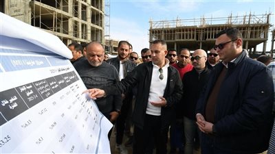 وزير الإسكان يتفقد مشروعات الإسكان وتطوير البحيرات بمارينا الساحل الشمالي ويوجه بتسريع وتيرة التنفيذ