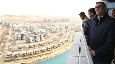 وزير الإسكان يتفقد كومبوند 
