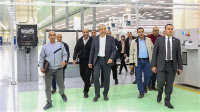 وزير قطاع الأعمال يتابع مشروعات تطوير صناعة الغزل والنسيج بالمحلة الكبرى.. مصانع حديثة واستراتيجية شاملة لاستعادة الريادة العالمية