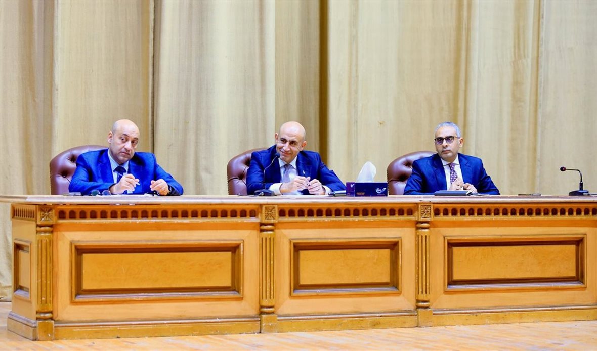 لقاء موسع مع المرشحين