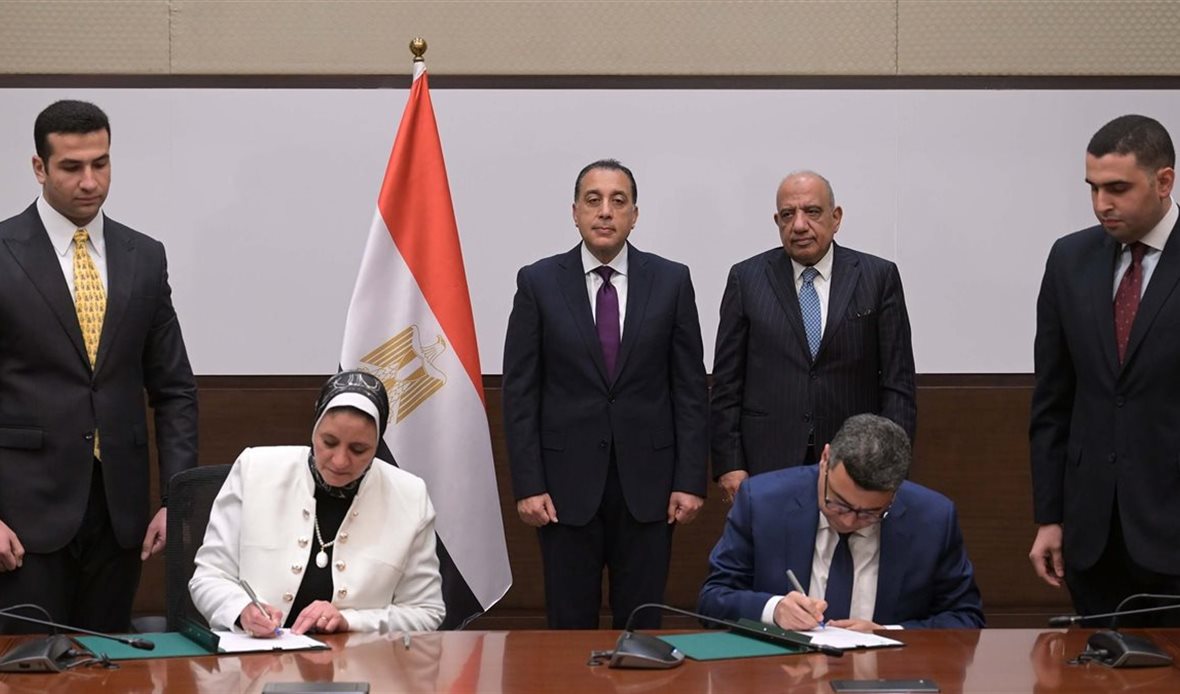 رئيس الوزراء يشهد
