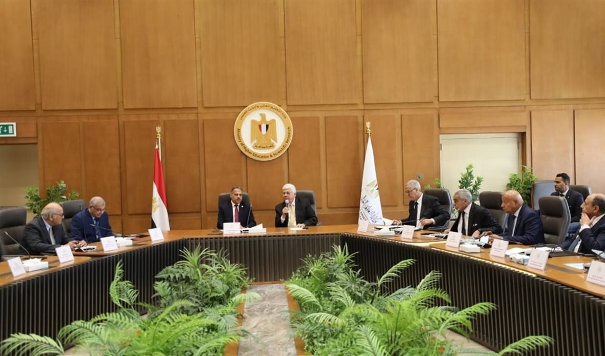 أيمن عاشور يترأس