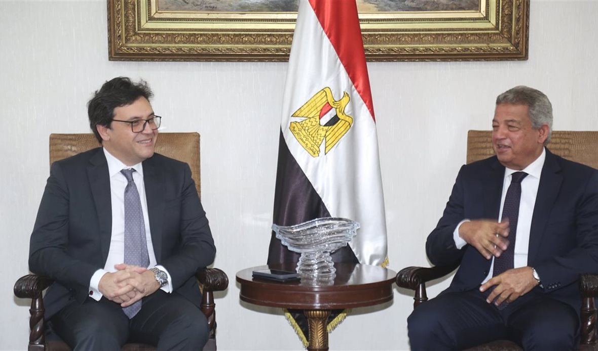 اجتماع موسع بين وزير