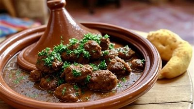 طريقة تحضير الطنجية المراكشية بوصفة أصيلة: طبق مغربي فاخر من لحم الضأن المطهو ببطء، مع التوابل العطرية والسمن البلدي ليمنحك مذاقًا لا يُنسى