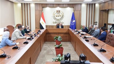هيئة الدواء تناقش مع ممثلي شعبة الأدوية تطوير سياسات التسجيل الدوائي وتحقيق التوازن بين الإنتاج المحلي والاستيراد