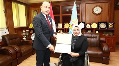 محافظ كفر الشيخ يكرم النائبة مها شعبان لإنجازها في بطولة الجمهورية لألعاب القوى لذوي الهمم