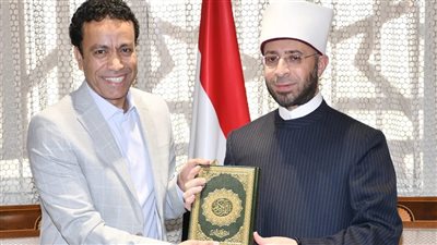 تكريم الفنان سامح حسين من وزارة الأوقاف تقديرًا لدوره في نشر القيم المجتمعية وتعزيز الوعي الثقافي من خلال الفن الهادف
